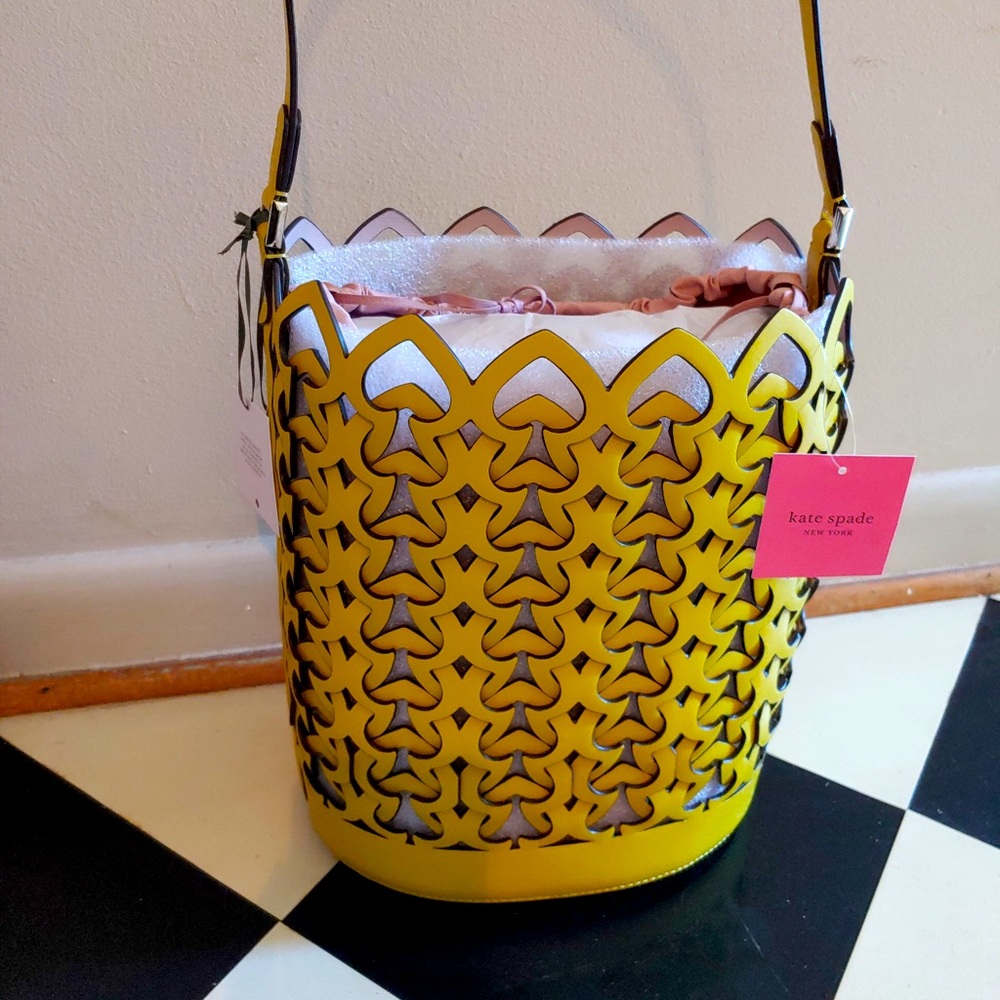 kate spade Dorie medium bucket bag in chartreuse